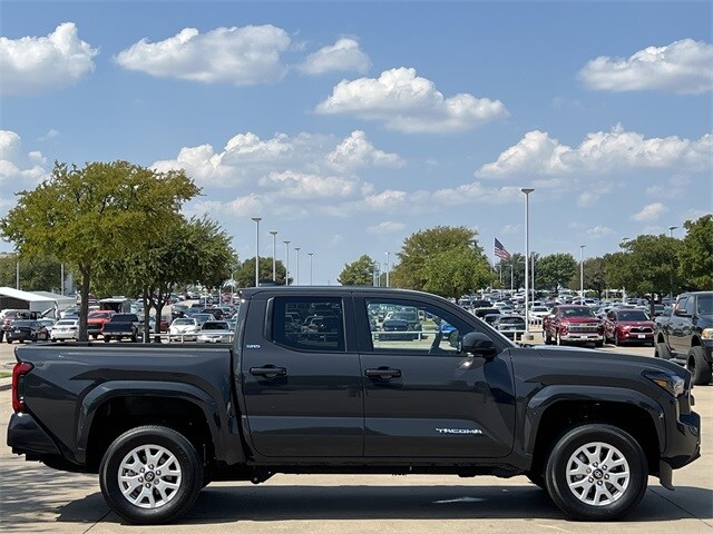 2025 Toyota Tacoma SR5 photo 3