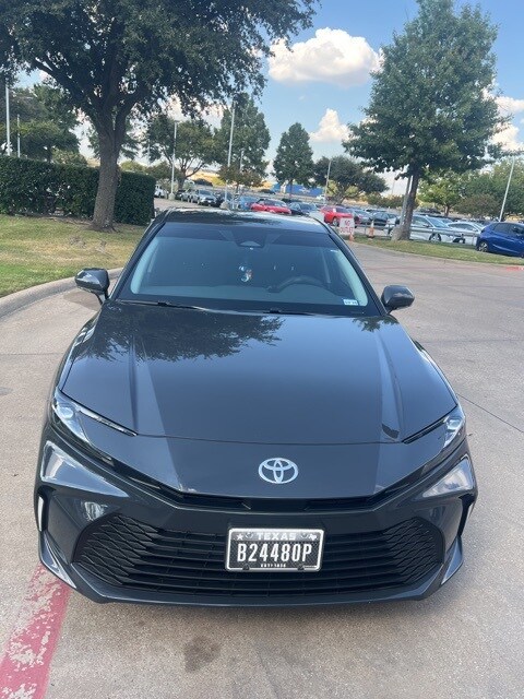 2025 Toyota Camry LE photo 4