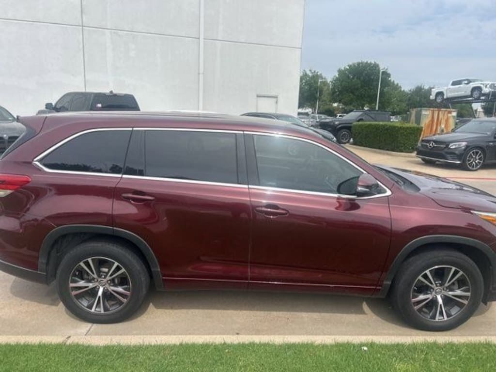 Used 2017 Toyota Highlander LE SUV