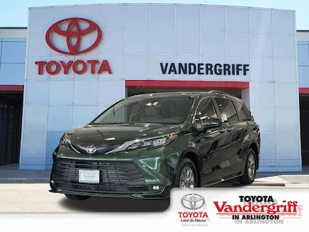 2026 Toyota Sienna XLE 8 Passenger Van Passenger Van