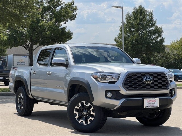 2022 Toyota Tacoma TRD Off-Road photo 2