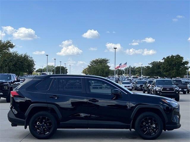 2025 Toyota RAV4 LE photo 3