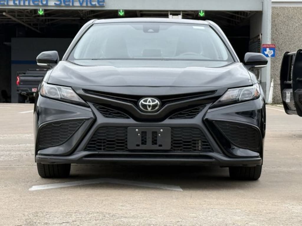 Used 2023 Toyota Camry SE Sedan