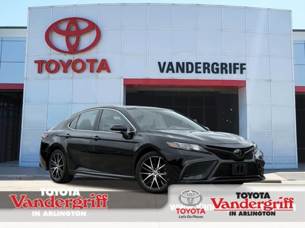 Used 2023 Toyota Camry SE Sedan