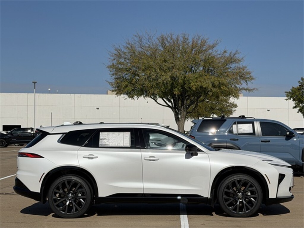 New 2025 Toyota Crown Signia Limited SUV