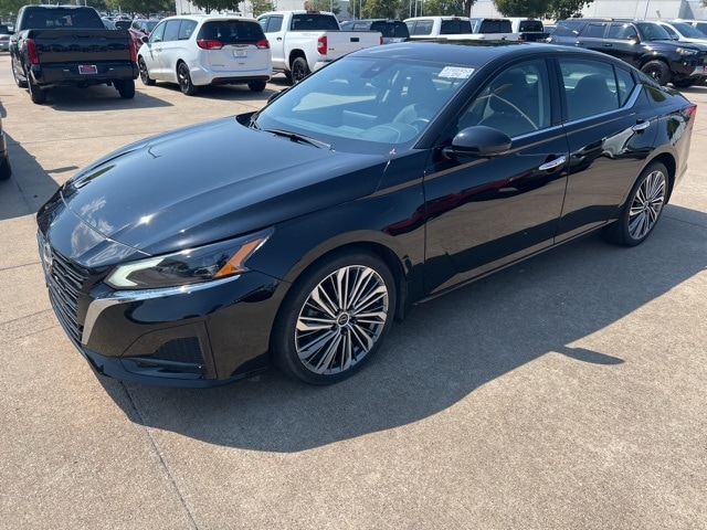 Used 2023 Nissan Altima SL with VIN 1N4BL4EV9PN304765 for sale in Arlington, TX