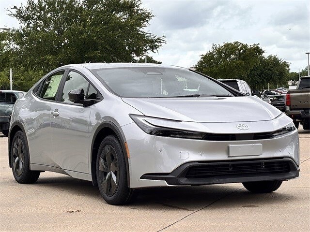 2026 Toyota Prius LE photo 2