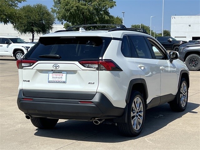 2022 Toyota RAV4 XLE Premium photo 4