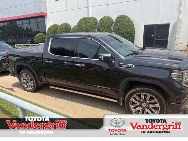 2023 GMC Sierra 4WD Crew Cab Short Box Denali's photo