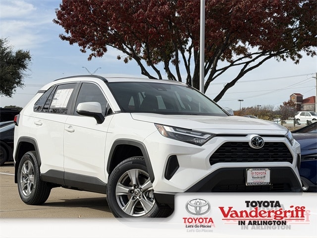 2025 Toyota RAV4 XLE's photo