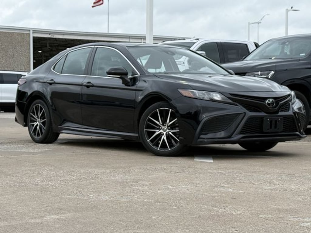 Used 2023 Toyota Camry SE Sedan