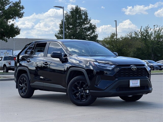 2025 Toyota RAV4 LE photo 2