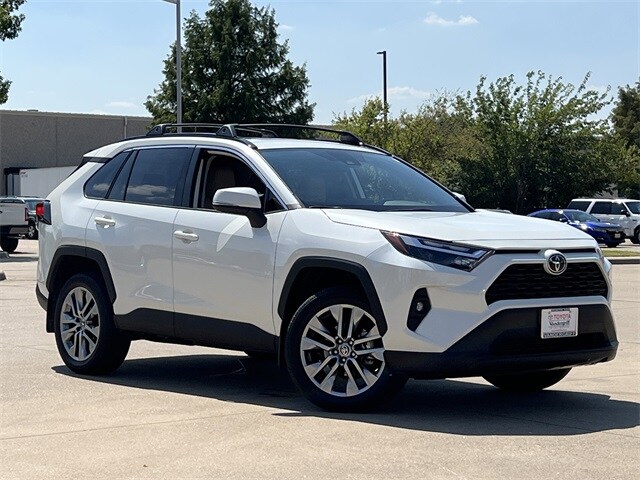 2022 Toyota RAV4 XLE Premium photo 2