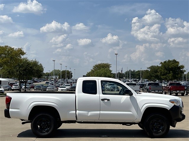 2022 Toyota Tacoma SR photo 3