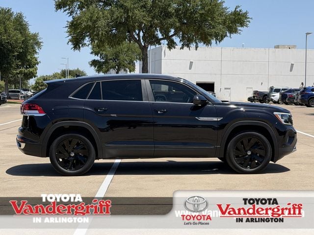 Deep Black Pearl 2024 Volkswagen Atlas Cross Sport SUV / Crossover Front-Wheel Drive 8-Speed Automatic