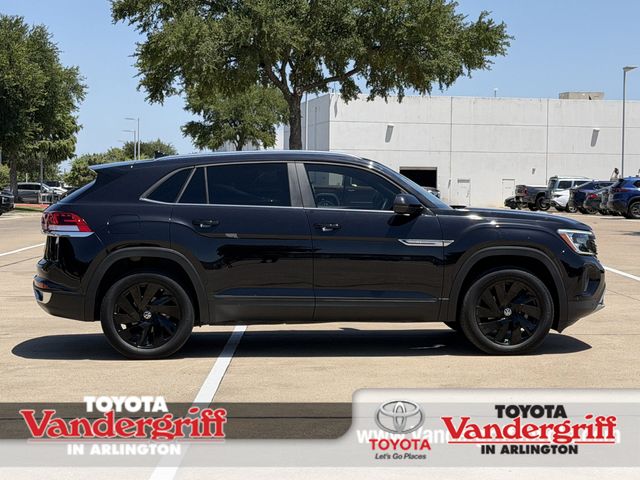 Deep Black Pearl 2024 Volkswagen Atlas Cross Sport SUV / Crossover Front-Wheel Drive 8-Speed Automatic