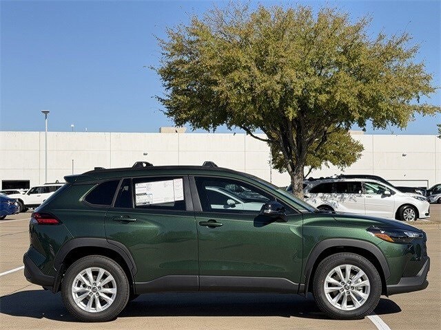 2026 Toyota Corolla Cross LE photo 2