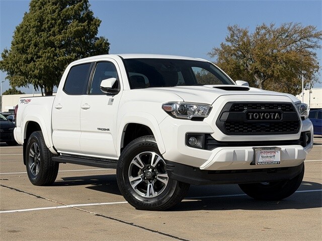2019 Toyota Tacoma SR5 photo 2