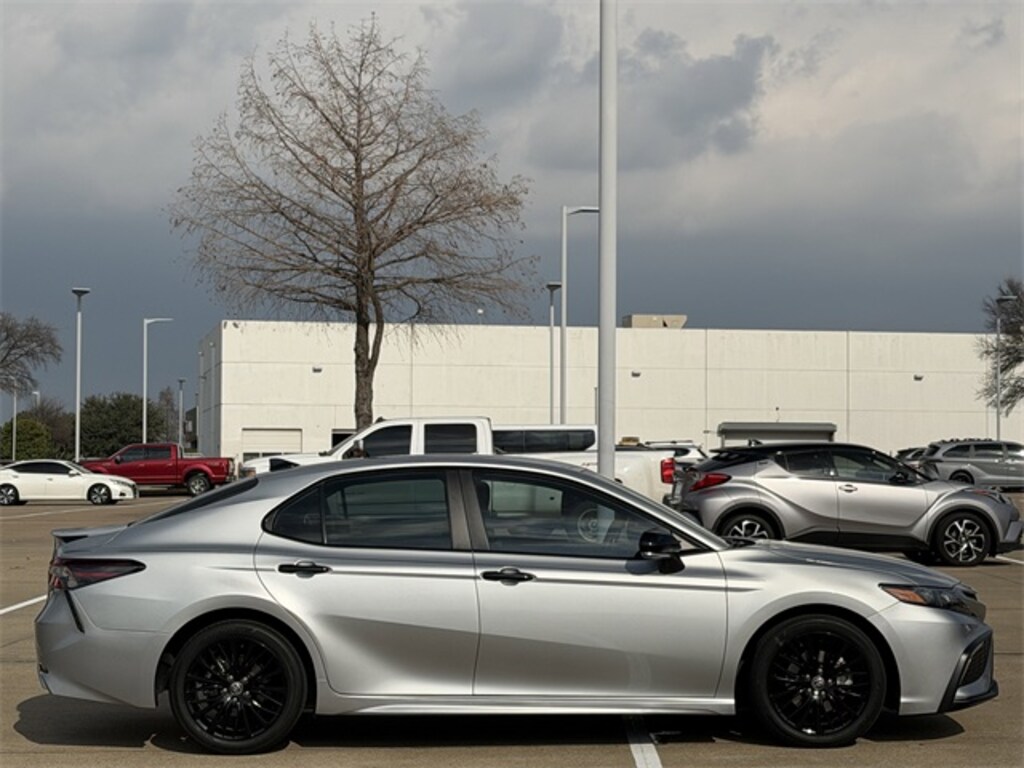 Used 2022 Toyota Camry Hybrid SE Sedan