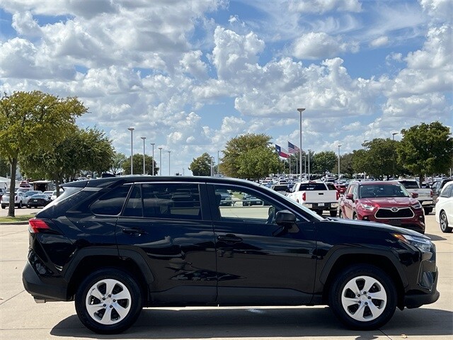 2024 Toyota RAV4 LE photo 3
