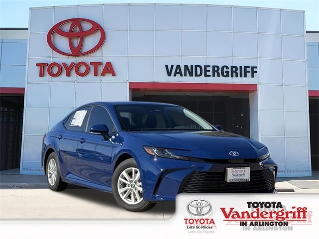 2026 Toyota Camry LE's photo