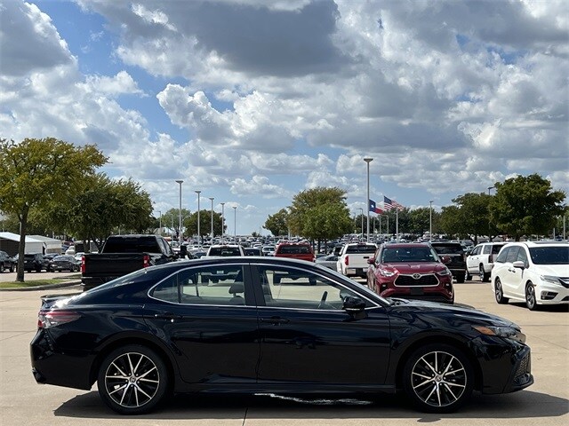 2023 Toyota Camry SE photo 2
