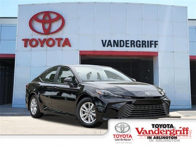 2026 Toyota Camry LE's photo