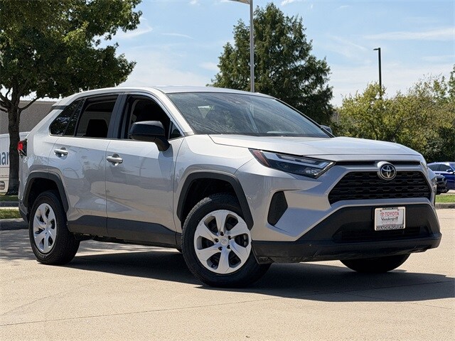 2024 Toyota RAV4 LE photo 2