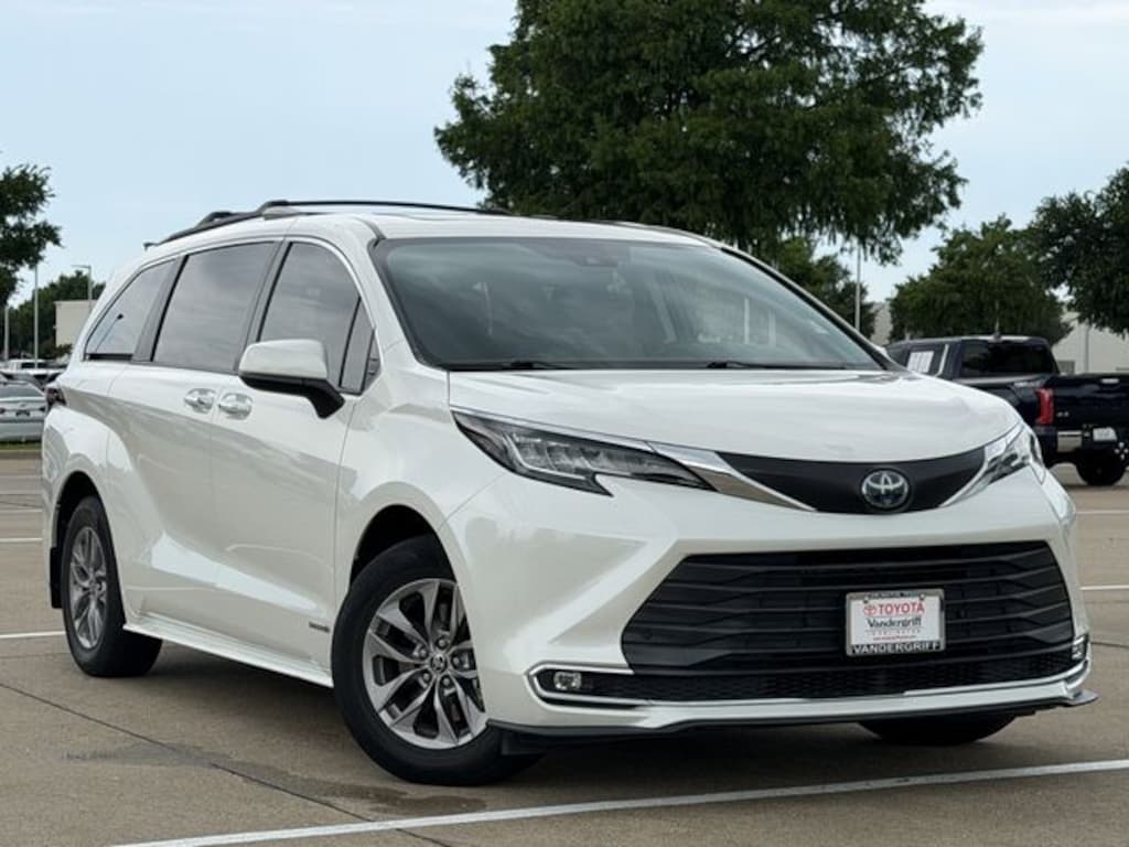Certified 2021 Toyota Sienna XLE Van