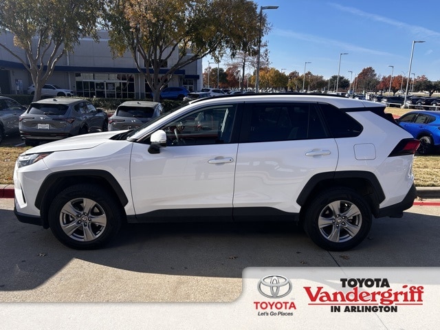 2024 Toyota RAV4 XLE's photo