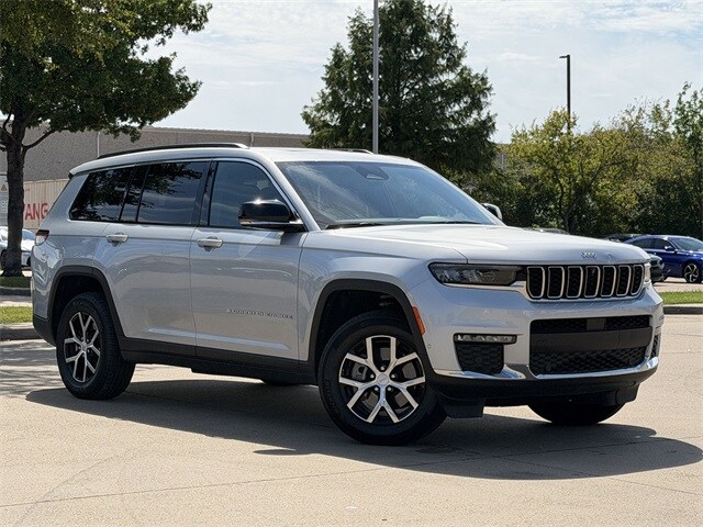 2024 Jeep Grand Cherokee Limited photo 2
