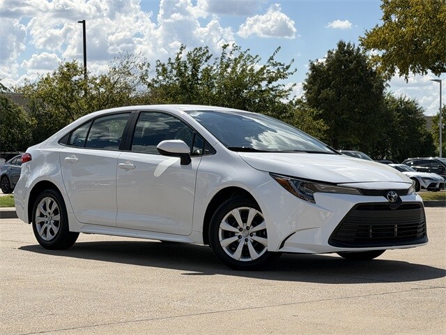 2025 Toyota Corolla LE photo 2