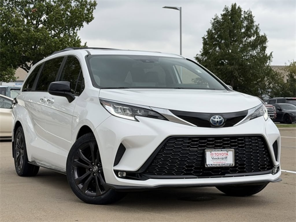Certified 2022 Toyota Sienna XSE Van Passenger Van