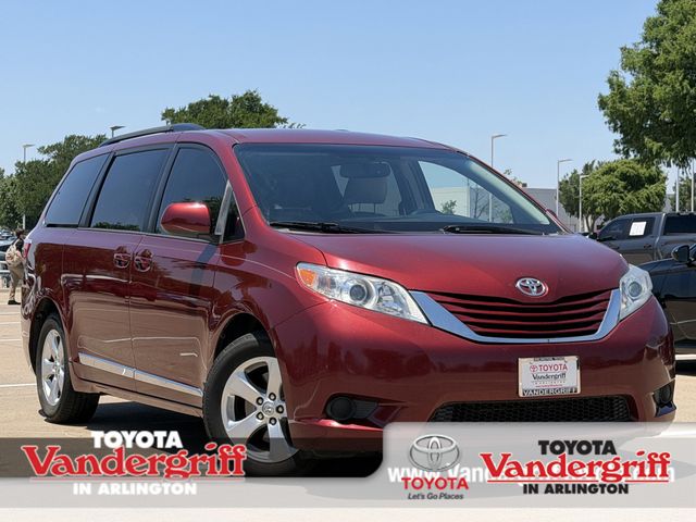 2015 Toyota Sienna LE V6 7-Passenger Access Seat's photo