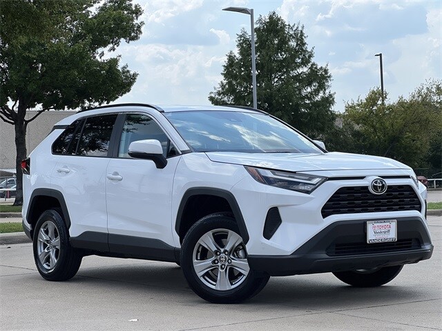 2024 Toyota RAV4 XLE photo 2