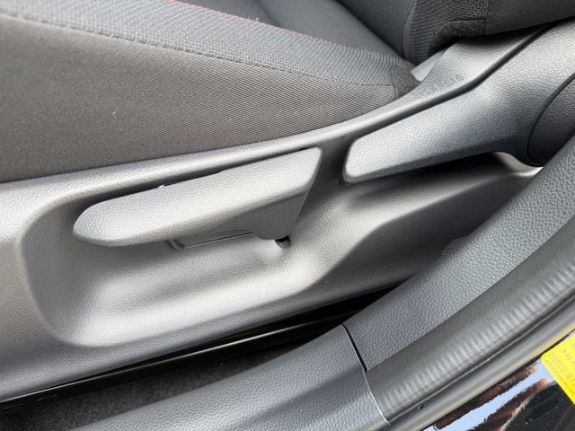 2026 Toyota Prius Plug-in Hybrid SE - Photo 24