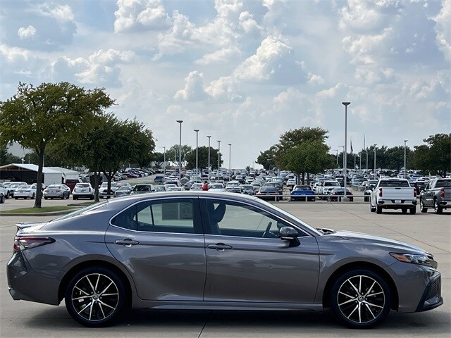 2024 Toyota Camry SE photo 3