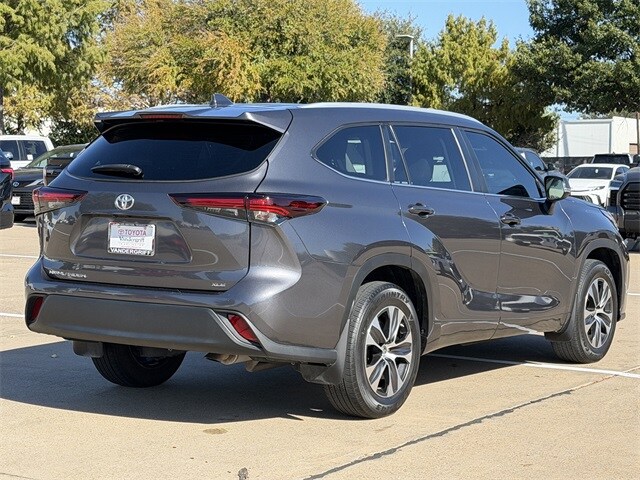 2024 Toyota Highlander LE photo 4