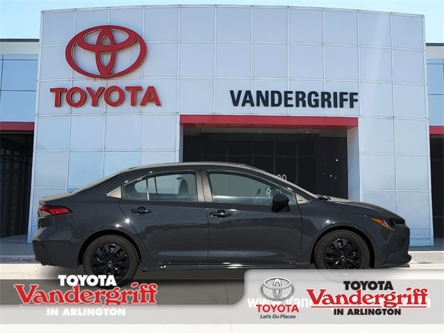 2024 Toyota Corolla LE's photo