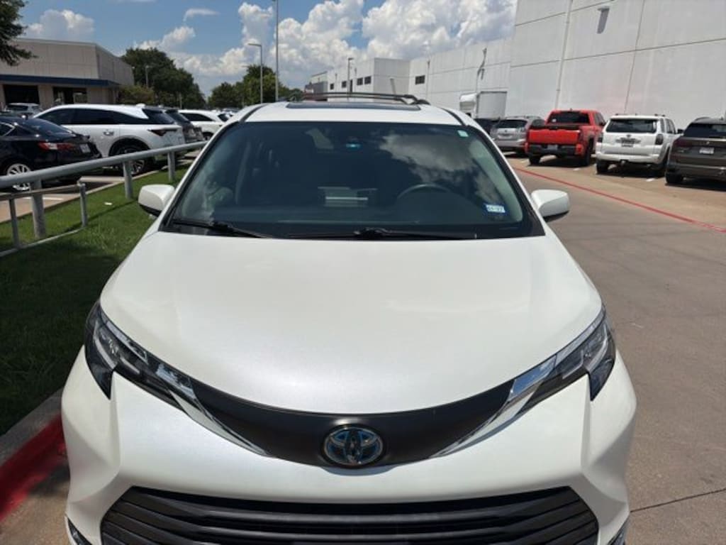 Used 2021 Toyota Sienna XLE Van