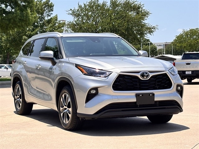 Certified 2024 Toyota Highlander XLE with VIN 5TDKDRAH8RS536131 for sale in Arlington, TX