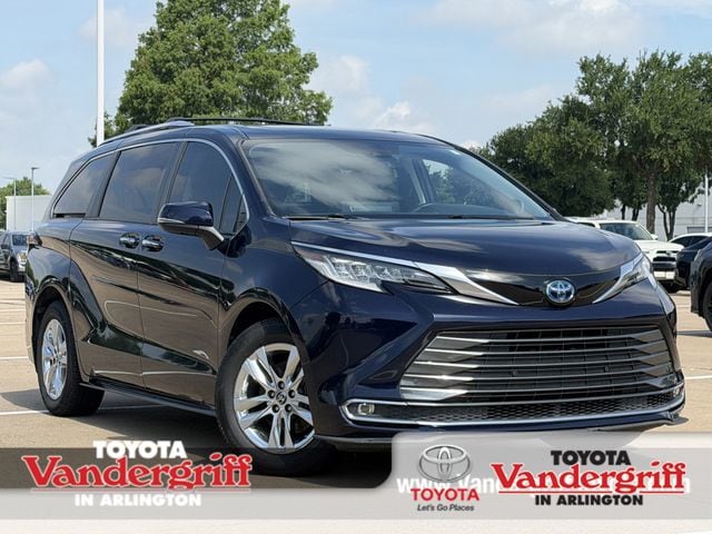 2022 Toyota Sienna Limited 7-Passenger Hybrid FWD's photo