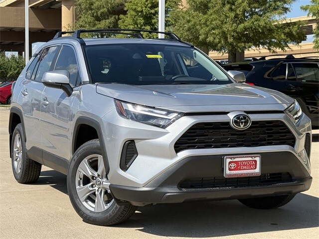 2025 Toyota RAV4 XLE photo 2