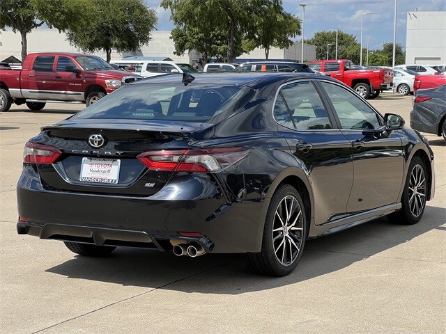 2023 Toyota Camry SE photo 3