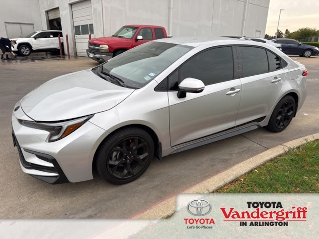 Used 2025 Toyota Corolla SE Sedan