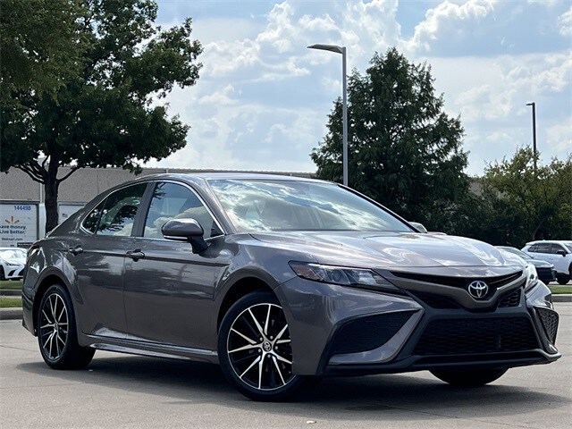 2024 Toyota Camry SE photo 2