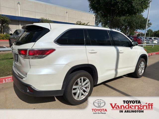 2015 Toyota Highlander LE's photo