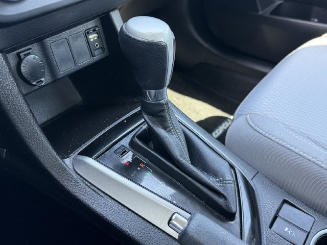 2016 Toyota Corolla LE - Photo 17