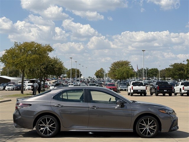 2024 Toyota Camry SE photo 3