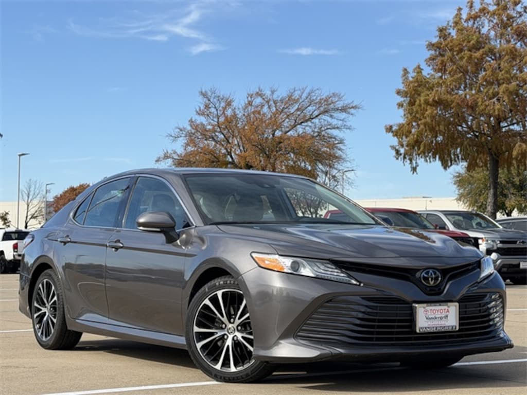 Used 2019 Toyota Camry XLE Sedan